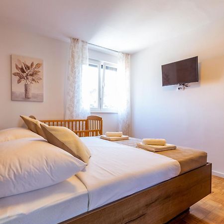 Apolon 2Bdr Apartment With Balcony 扎达尔 外观 照片