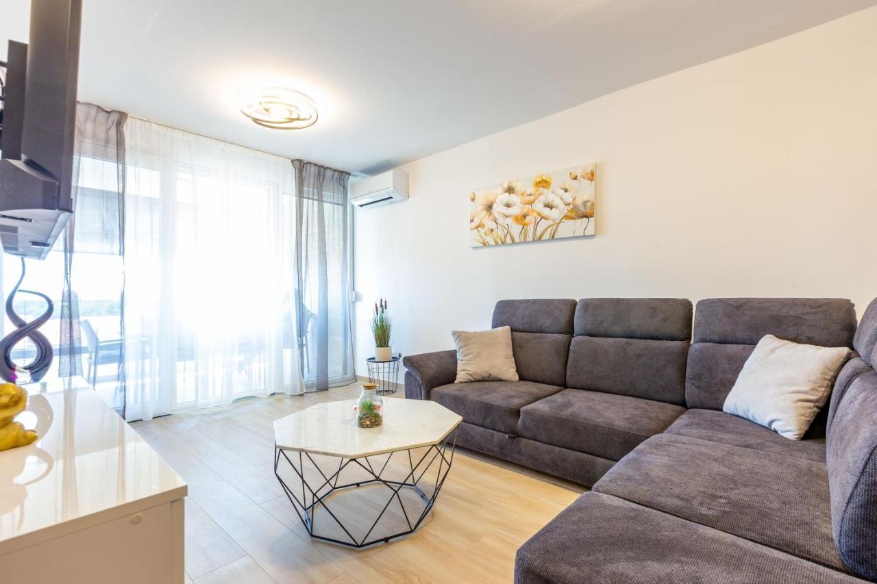 Apolon 2Bdr Apartment With Balcony 扎达尔 外观 照片