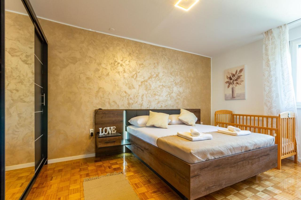 Apolon 2Bdr Apartment With Balcony 扎达尔 外观 照片