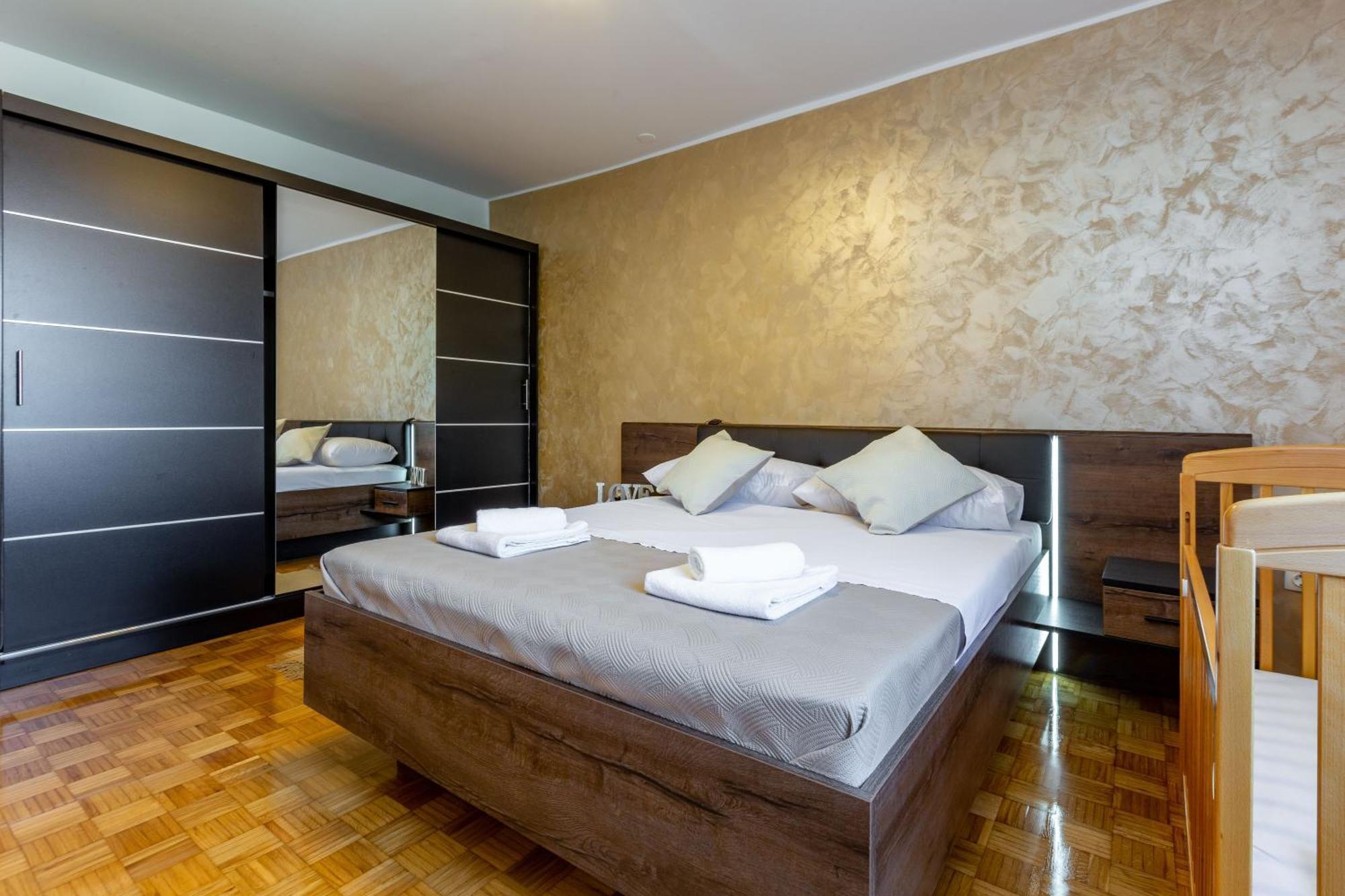 Apolon 2Bdr Apartment With Balcony 扎达尔 外观 照片