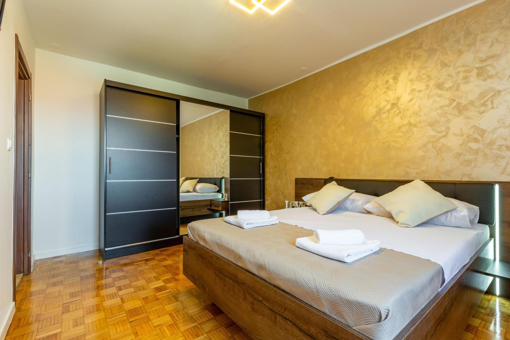 Apolon 2Bdr Apartment With Balcony 扎达尔 外观 照片