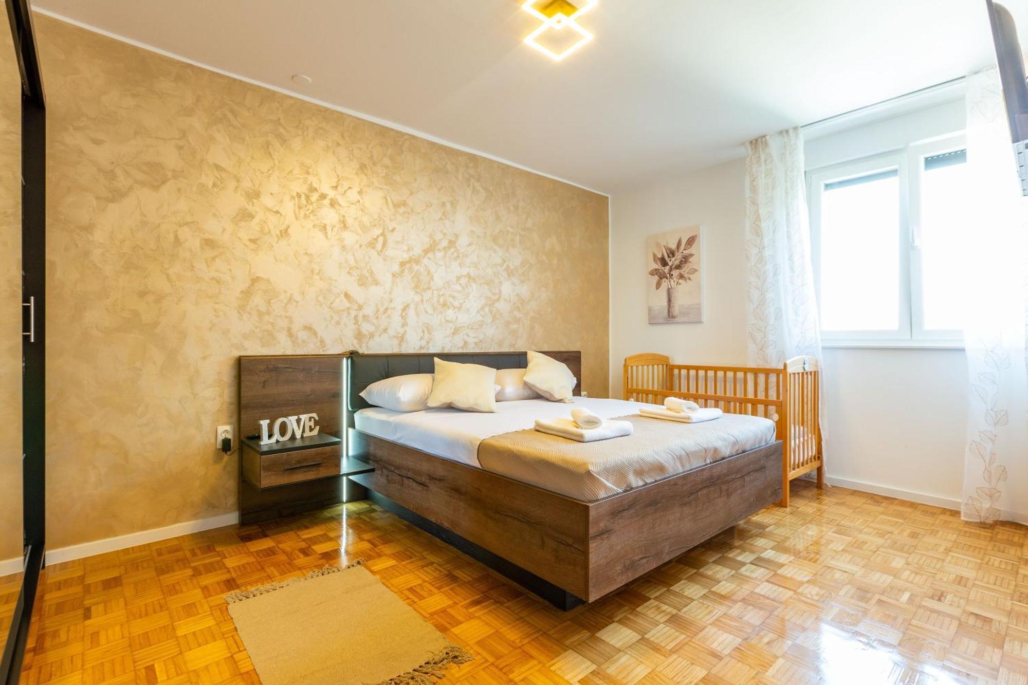 Apolon 2Bdr Apartment With Balcony 扎达尔 外观 照片