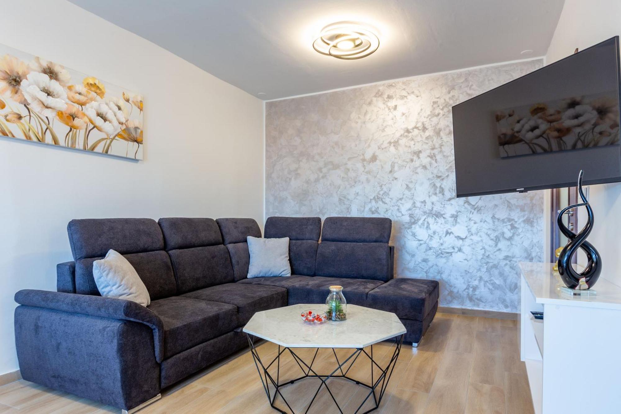 Apolon 2Bdr Apartment With Balcony 扎达尔 外观 照片